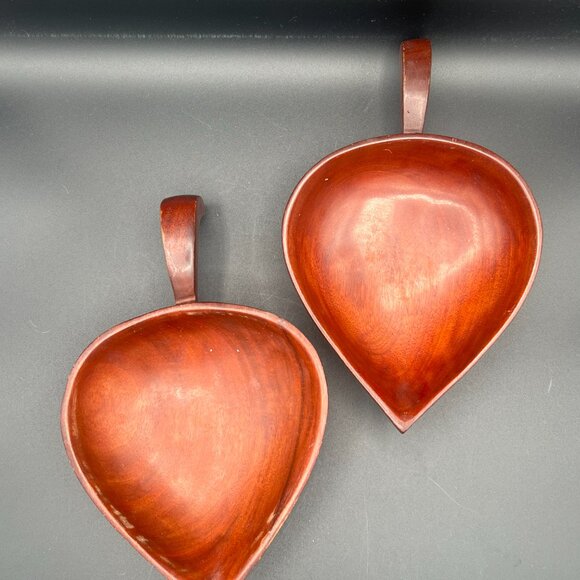 Vintage 1960s Mahogany “Monkey Pod” Leaf Shape Bowls (Set of 2) - Picture 5 of 5